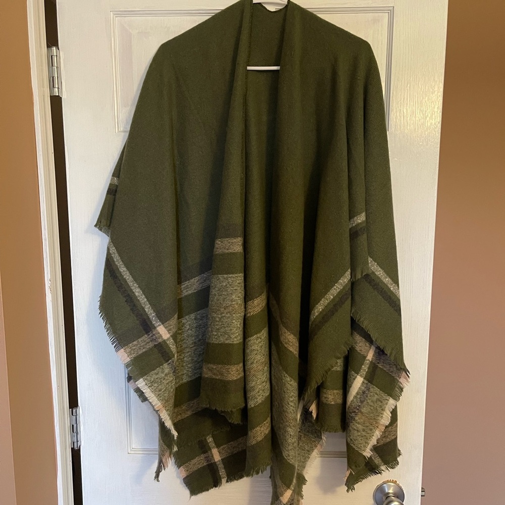 Old Navy olive green and cream poncho. One size.